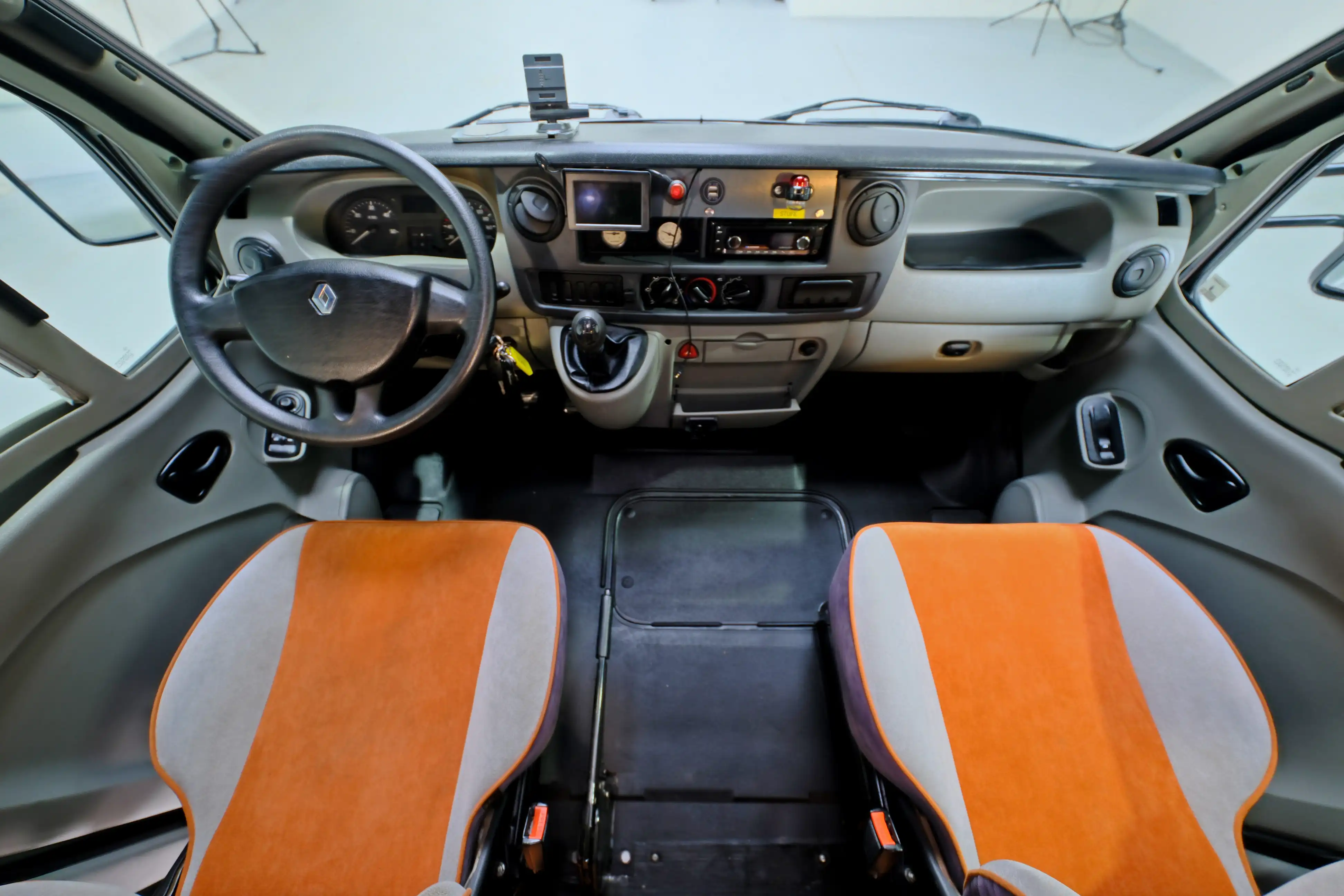 BUERSTNER Mega Van IT 675